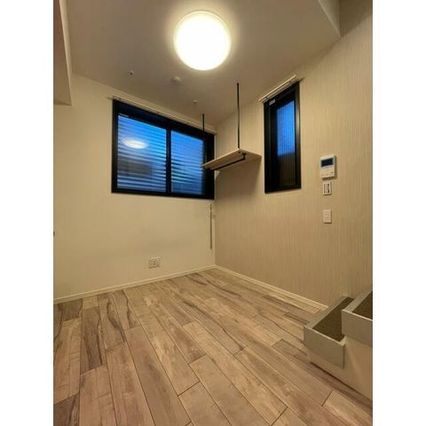 �y���̑��ݔ��z�@���j�^�[�t�C���^�[�z��