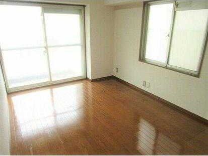 �y���ԁE���r���O�z�@