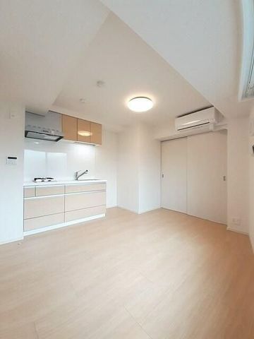 �y���ԁE���r���O�z�@