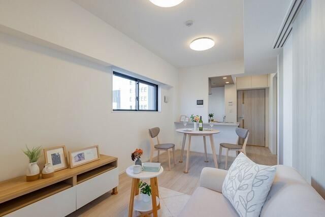 �y�����E���r���O�z�@