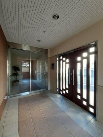 �y�G���g�����X�z�@