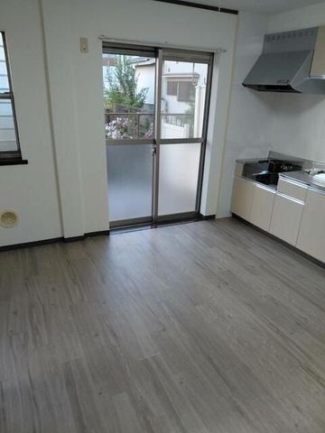 �y�����E���r���O�z�@