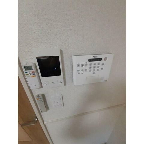 �y���̑��ݔ��z�@���j�^�[�t�C���^�[�z��
