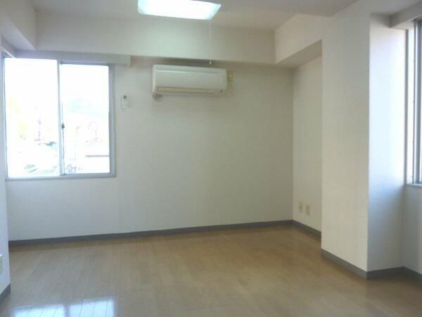 �y���ԁE���r���O�z�@