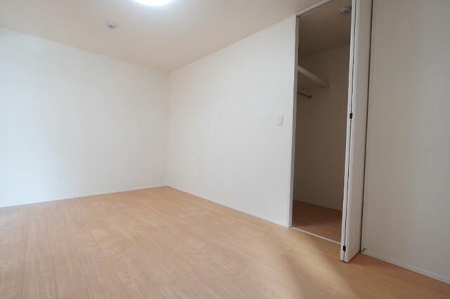 �y�����E���r���O�z�@