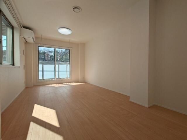 �y���ԁE���r���O�z�@