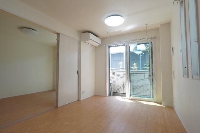 �y�����E���r���O�z�@