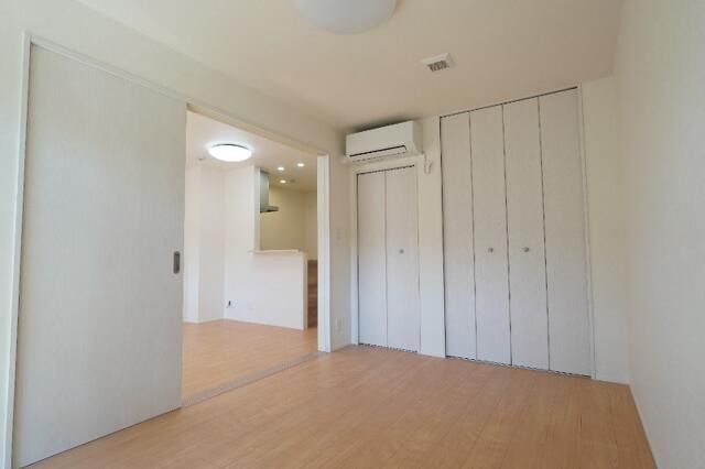 �y���̑��ݔ��z�@