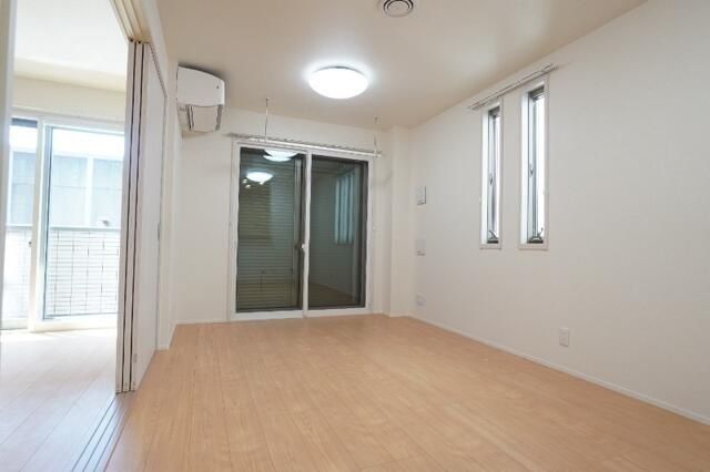 �y���ԁE���r���O�z�@