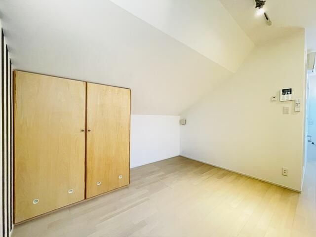 �y�����E���r���O�z�@