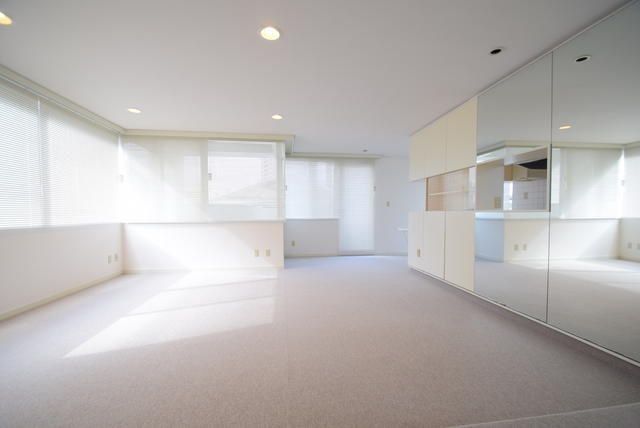 �y���ԁE���r���O�z�@