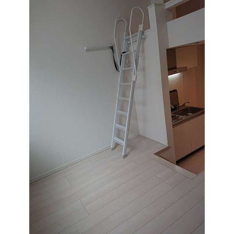 �y���ԁE���r���O�z�@