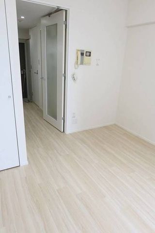 �y�����E���r���O�z�@