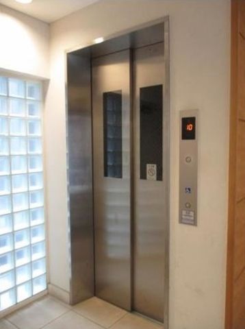 �y���̑��z�@�G���x�[�^�[