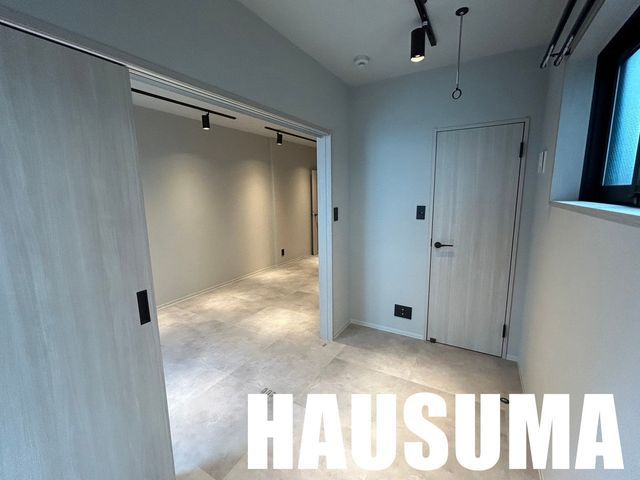 �y�����E���r���O�z�@