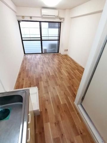 �y���ԁE���r���O�z�@