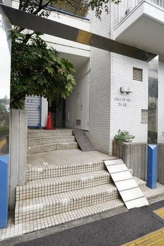 �y�G���g�����X�z�@