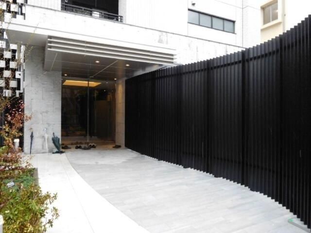 �y�G���g�����X�z�@