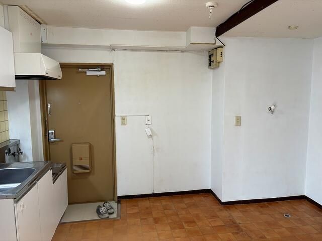 �y�����E���r���O�z�@