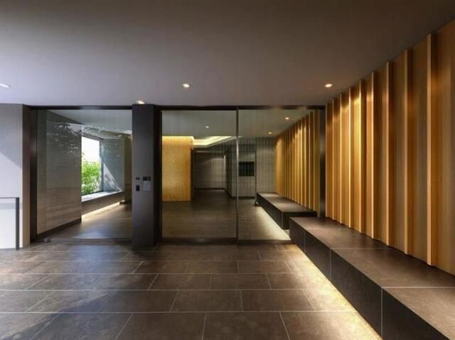 �y�G���g�����X�z�@