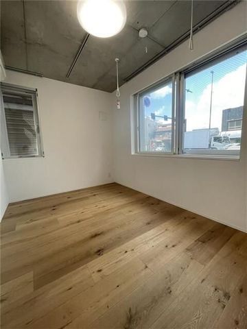 �y���ԁE���r���O�z�@