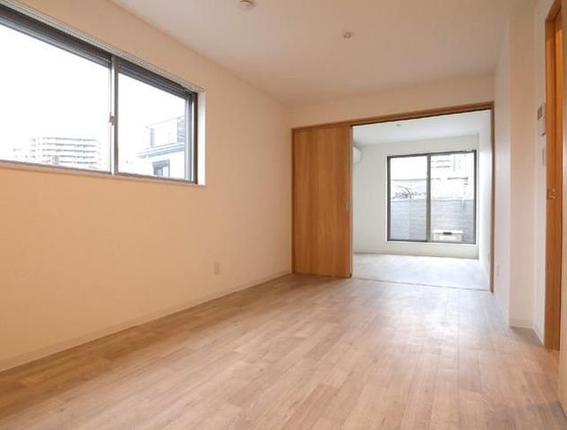 �y���ԁE���r���O�z�@