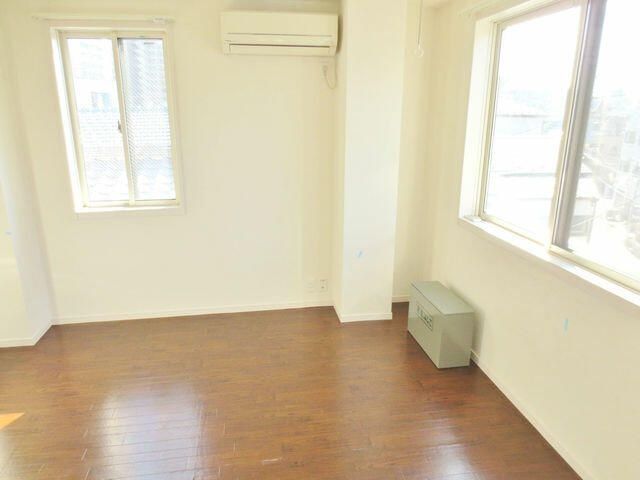 �y���ԁE���r���O�z�@