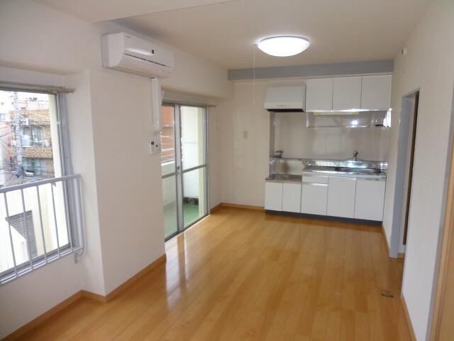 �y���ԁE���r���O�z�@