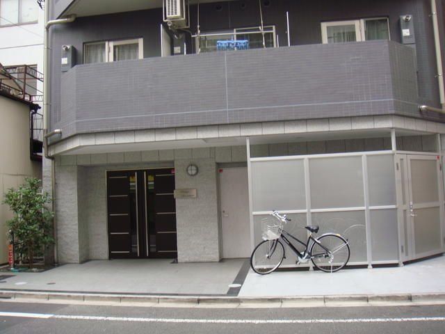 �y�G���g�����X�z�@