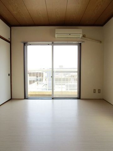 �y���ԁE���r���O�z�@