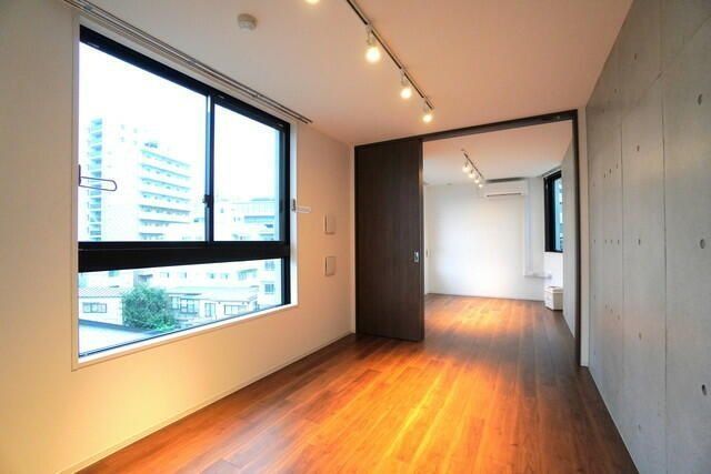 �y���ԁE���r���O�z�@