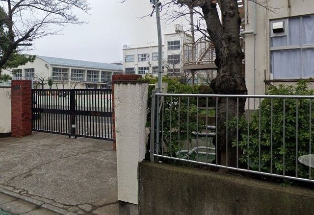 �y���Ӂz�@�����旧�{�鏬�w�Z �k��1���B 50m