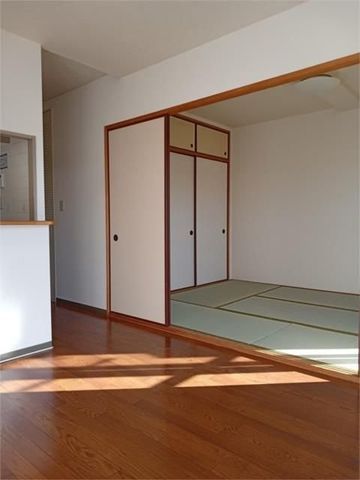 �y�����E���r���O�z�@