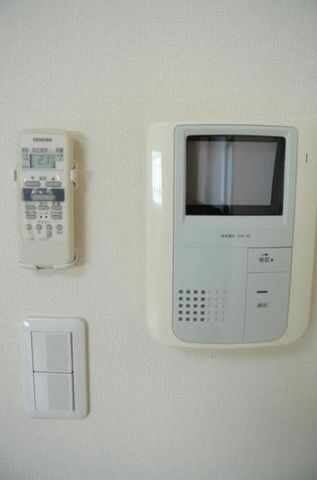 �y���̑��ݔ��z�@TV���j�^�[�z��