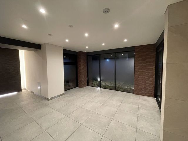 �y�G���g�����X�z�@