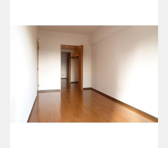 �y���̑��ݔ��z�@��^���[