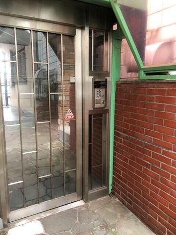 �y�G���g�����X�z�@