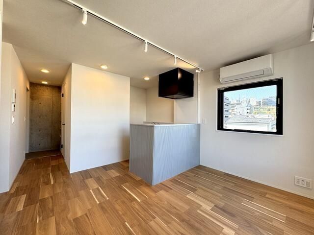 �y���ԁE���r���O�z�@