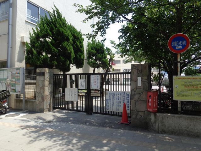 �y���Ӂz�@�r��旧�ԓy���w�Z �k��2���B 140m