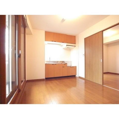 �y���ԁE���r���O�z�@