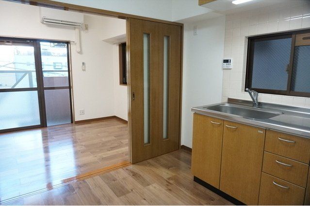 �y���ԁE���r���O�z�@