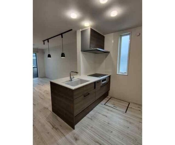 �y���Ӂz�@�܂��΂������Ƌ6���ړX �k��2���B 160m