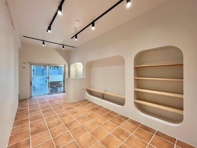 �y���ԁE���r���O�z�@