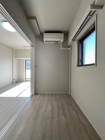 �y�����E���r���O�z�@