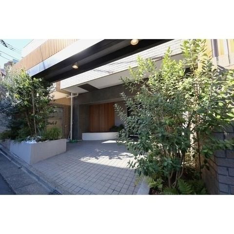 �y�G���g�����X�z�@