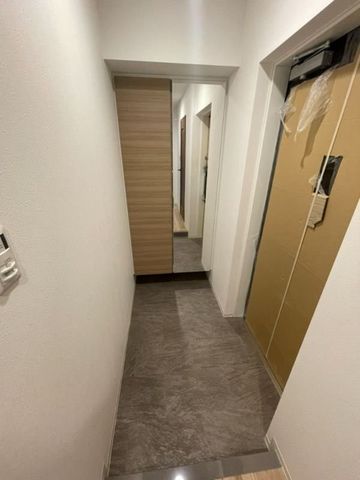 �y�G���g�����X�z�@