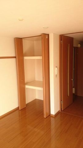 �y���ԁE���r���O�z�@