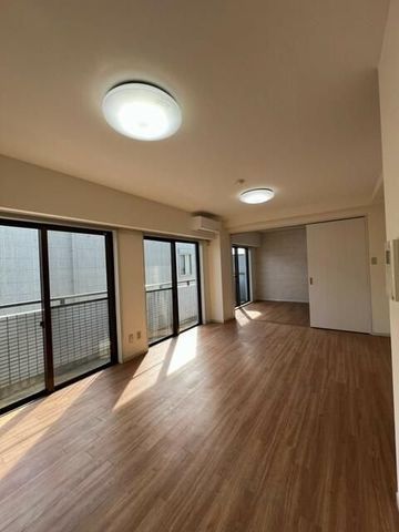 �y���ԁE���r���O�z�@