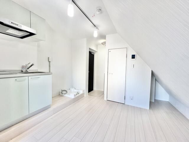 �y���ԁE���r���O�z�@