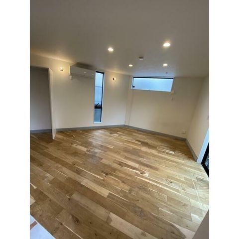 �y���ԁE���r���O�z�@